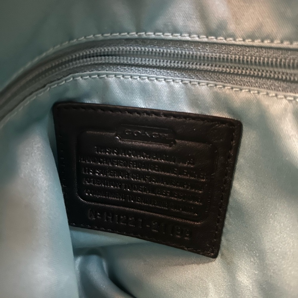 Coach cracked shiny leather Shoulder tote very good condition with Chain strap - Picture 16 of 16